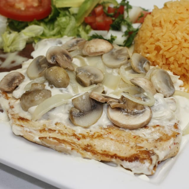Pechuga De Pollo en Crema De Champiñones.