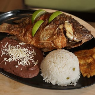 Mojarra frita estilo Hondureño
